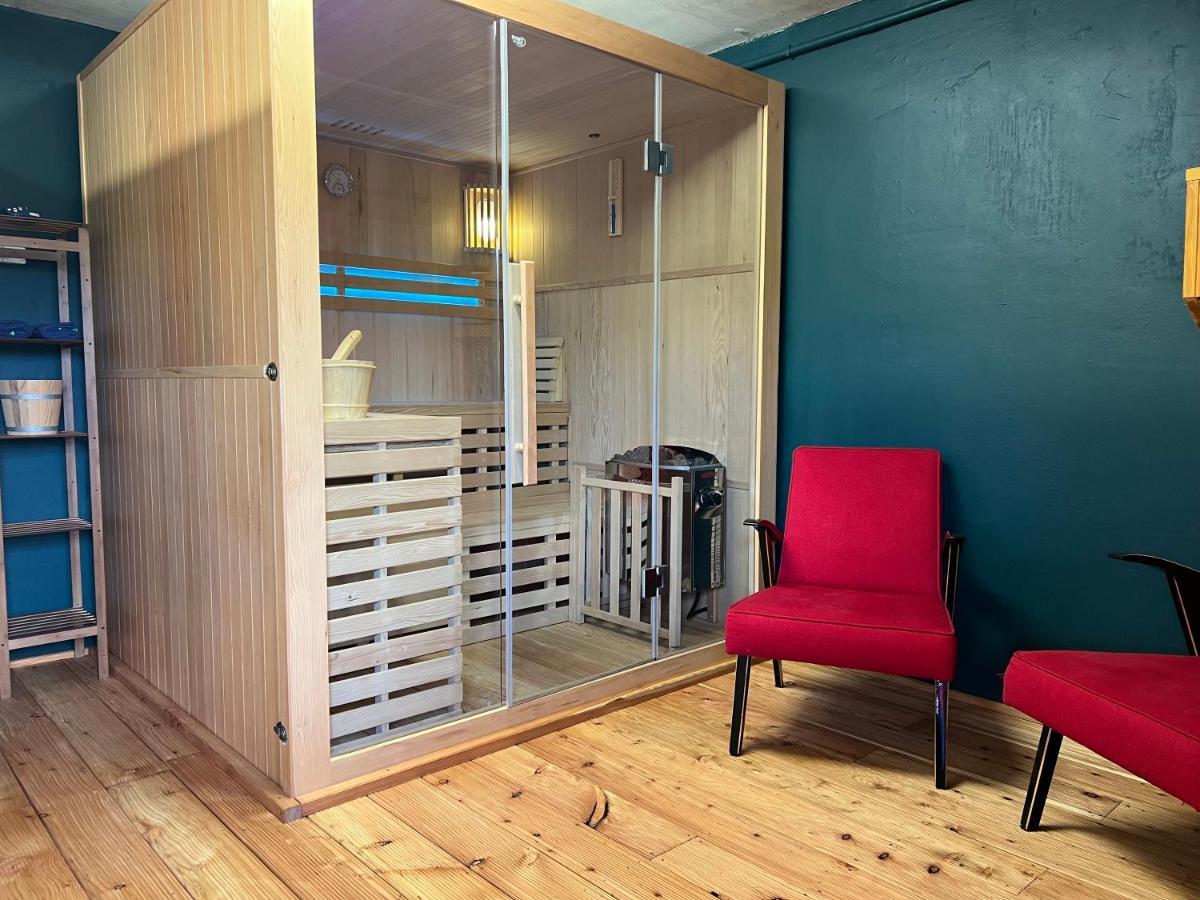 Houten Vakantiewoning "Reisnaarpolen" Royaal Ontbijt, Sauna En Hottub Czarna Gora Bagian luar foto