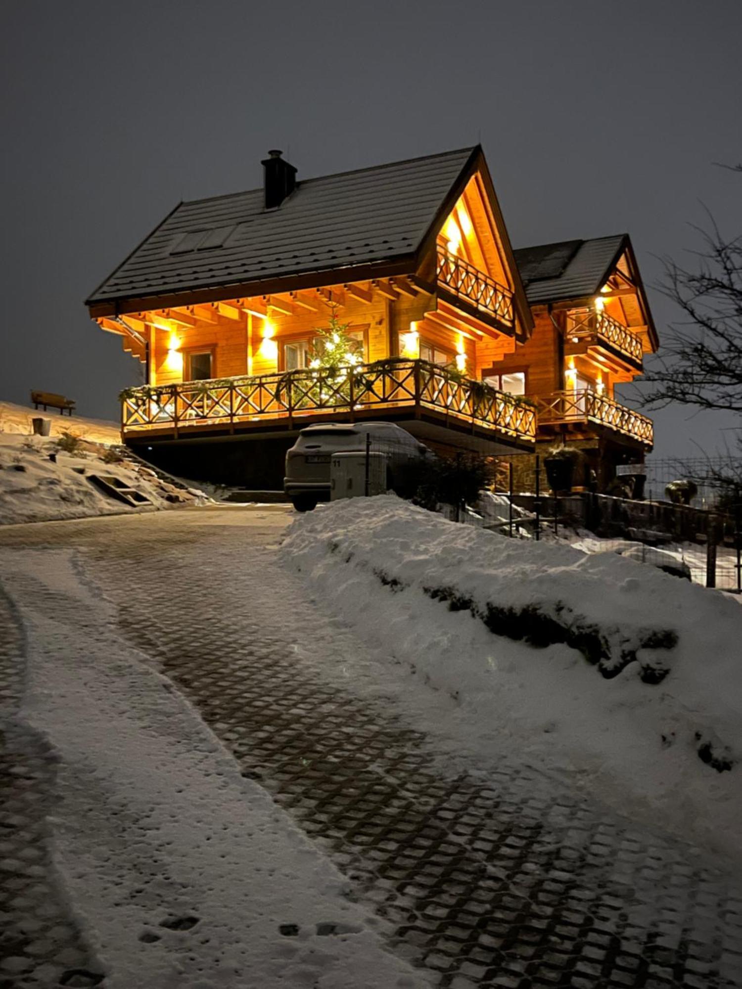 Houten Vakantiewoning "Reisnaarpolen" Royaal Ontbijt, Sauna En Hottub Czarna Gora Bagian luar foto