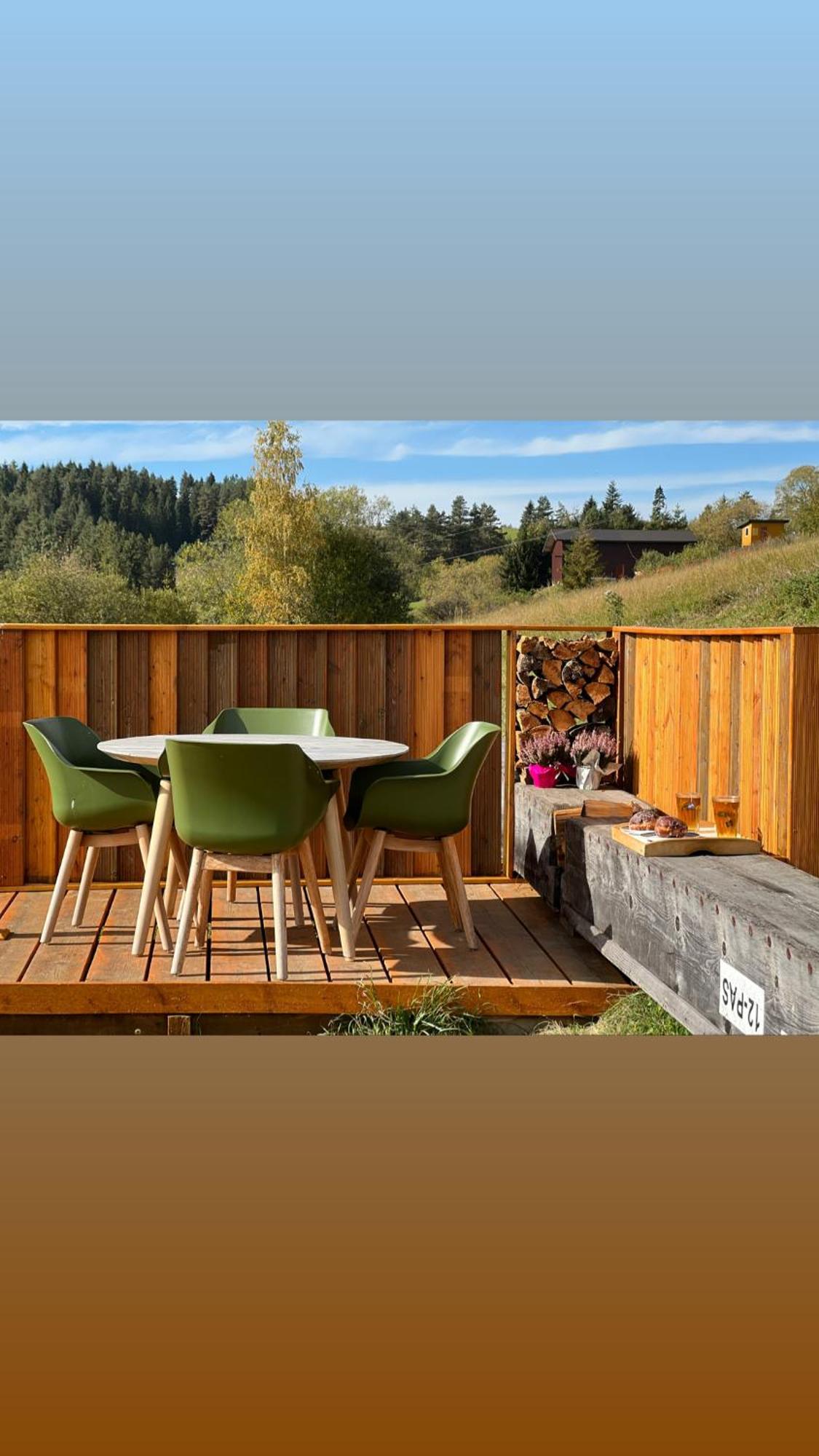 Houten Vakantiewoning "Reisnaarpolen" Royaal Ontbijt, Sauna En Hottub Czarna Gora Bagian luar foto
