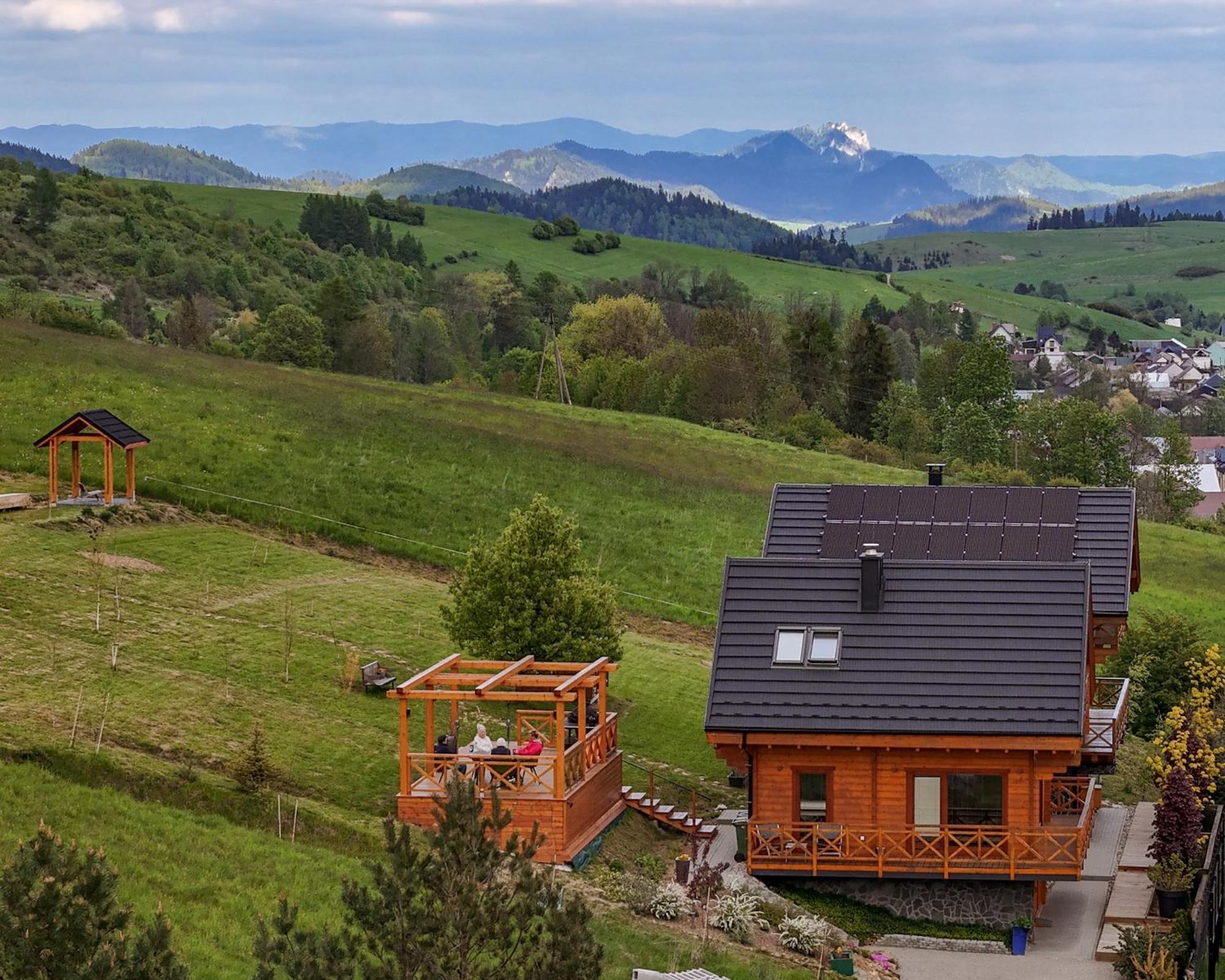 Houten Vakantiewoning "Reisnaarpolen" Royaal Ontbijt, Sauna En Hottub Czarna Gora Bagian luar foto