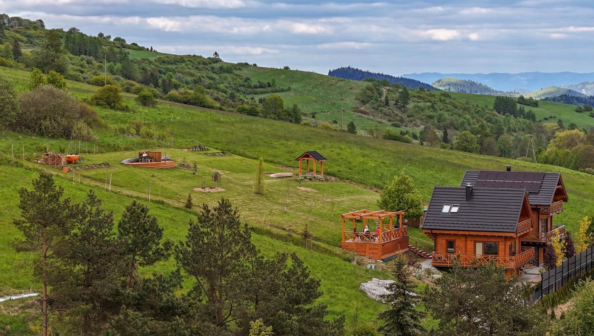 Houten Vakantiewoning "Reisnaarpolen" Royaal Ontbijt, Sauna En Hottub Czarna Gora Bagian luar foto