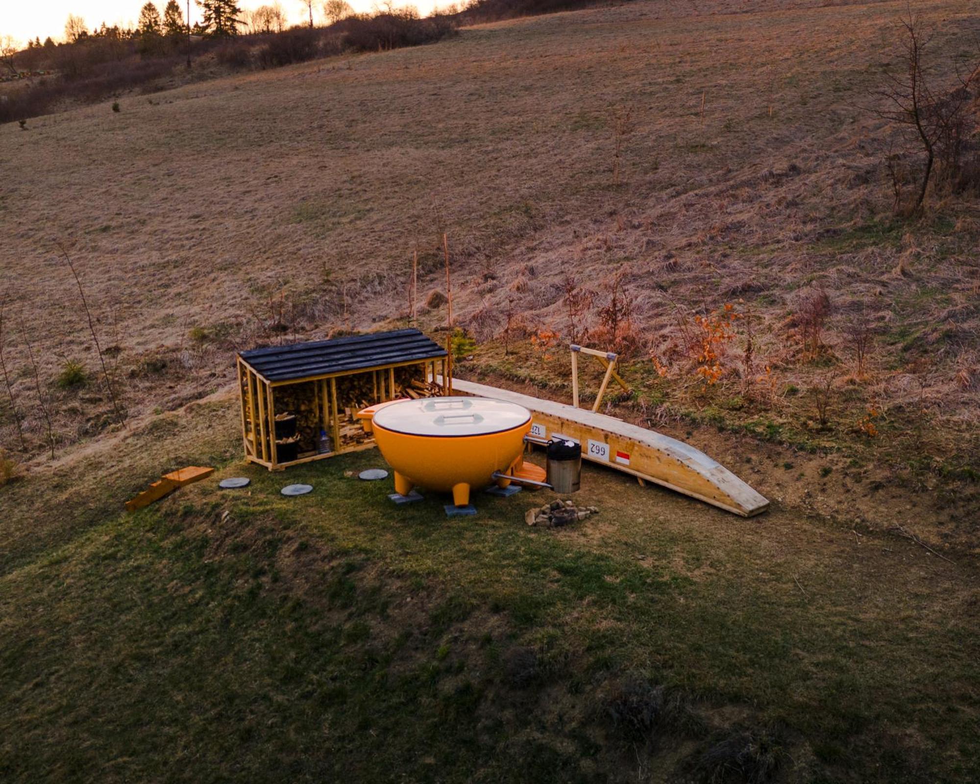 Houten Vakantiewoning "Reisnaarpolen" Royaal Ontbijt, Sauna En Hottub Czarna Gora Bagian luar foto